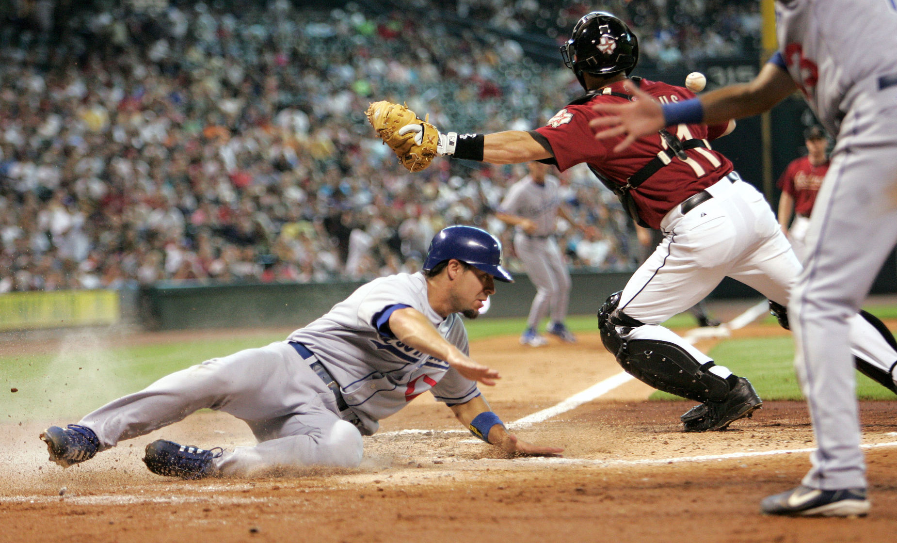 Jason Repko beats the throw